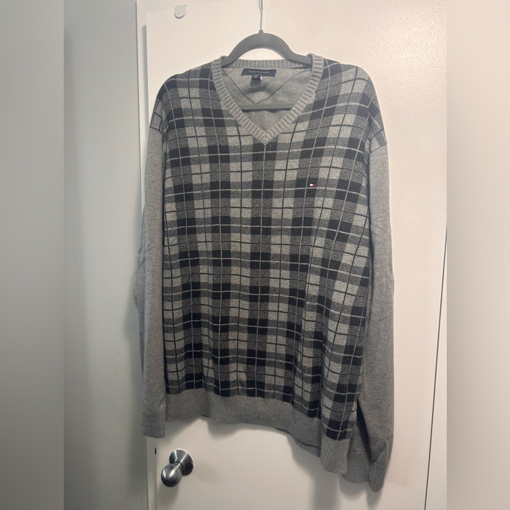 MEN's XXL  gray plaid sweater
